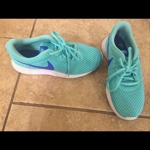Nike tennis shoes